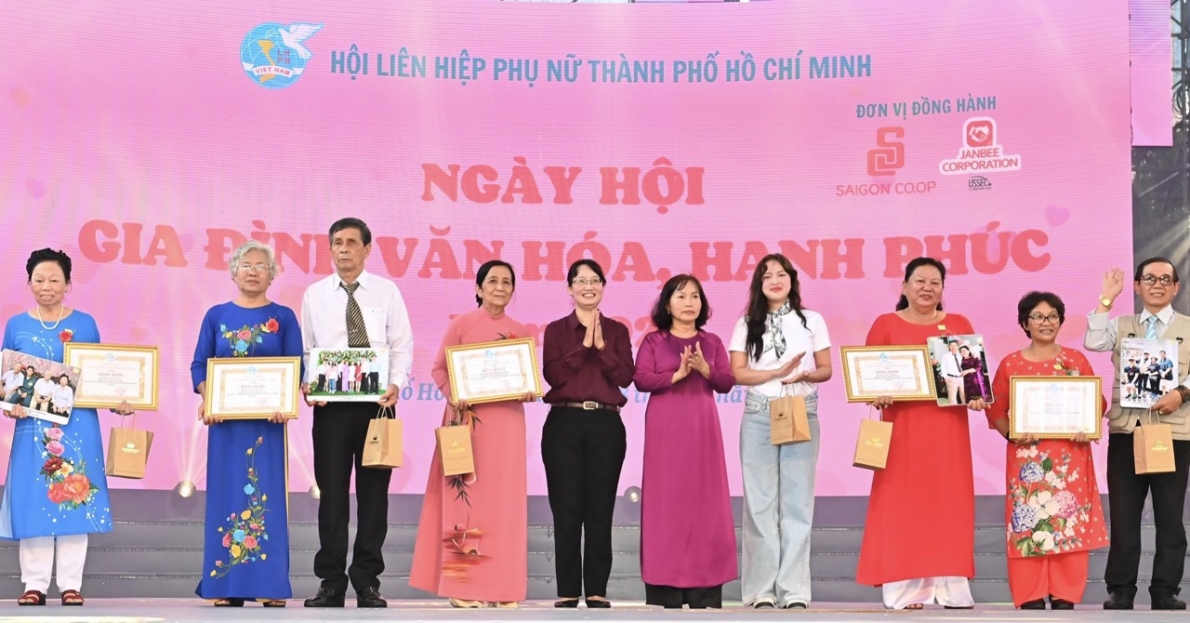 Tuyên dương 50 gương phụ nữ cao tuổi tiêu biểu trong xây dựng gia đình văn hóa, ấm no, hạnh phúc