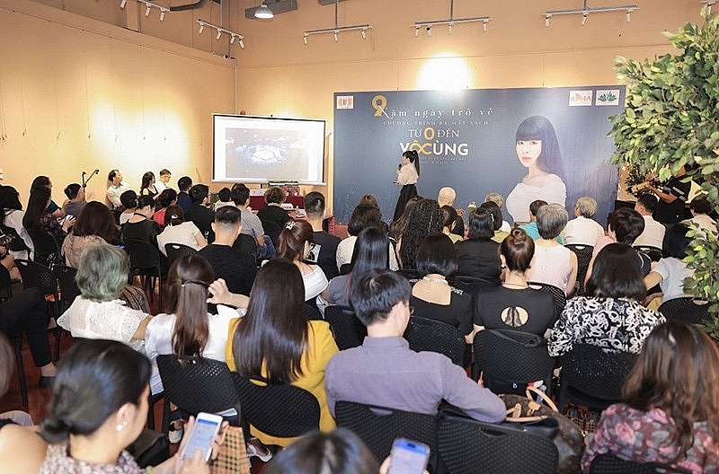 MC Thi Thảo ra mắt cuốn sách "Từ 0 đến vô cùng"