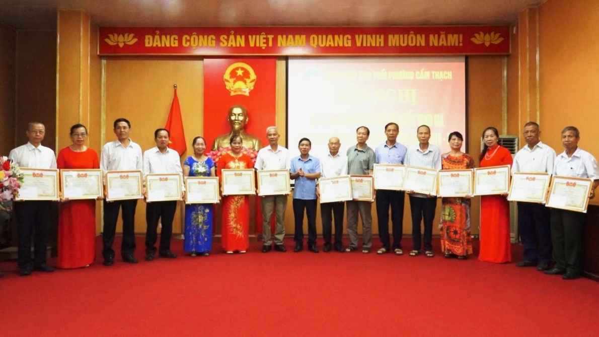 Biểu dương 33 NCT tham gia xây dựng hệ thống chính trị cơ sở