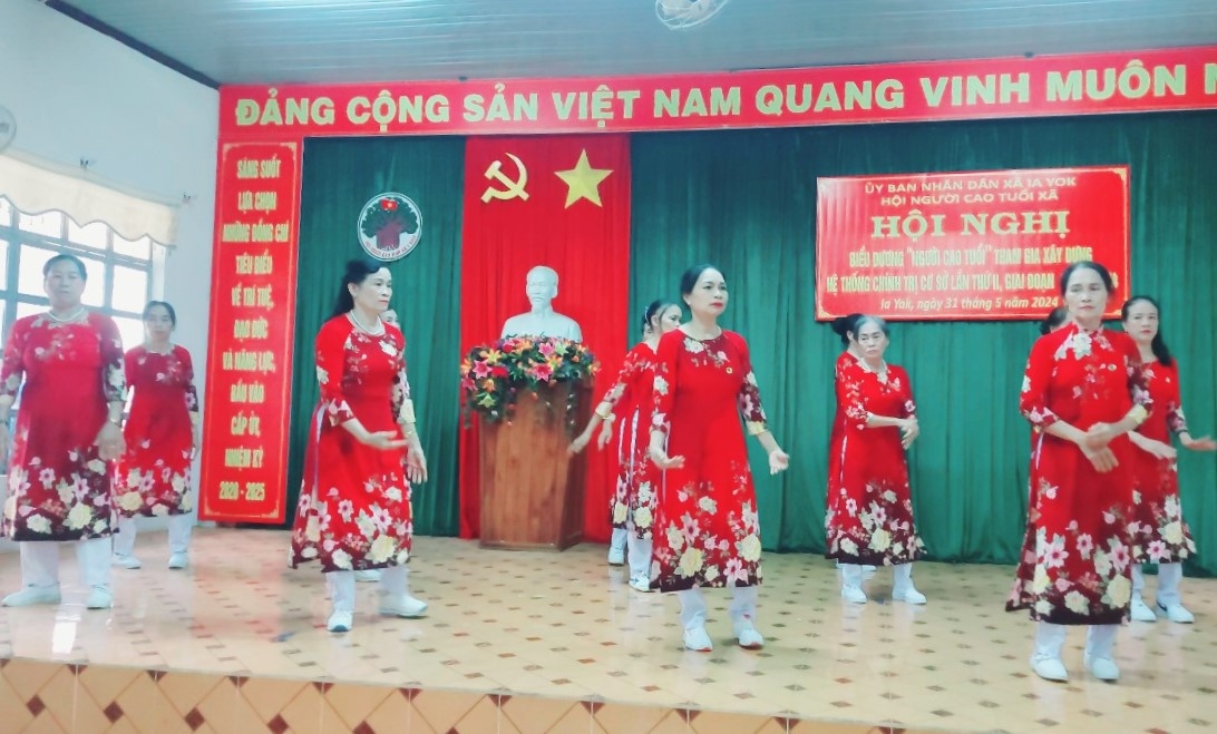 Tiết mục văn nghệ chào mừng Hội nghị