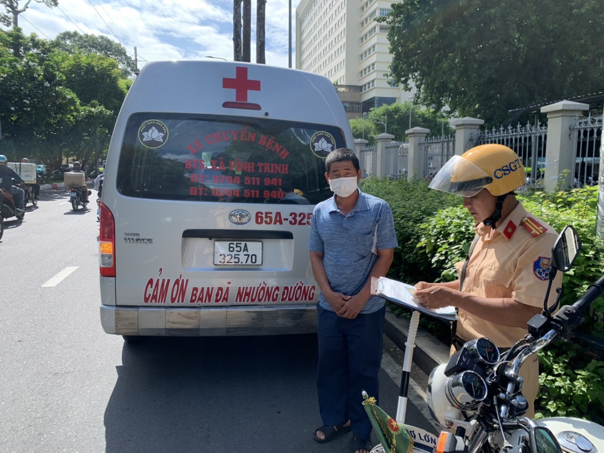 Tổng kiểm tra xử lý xe lắp đặt thiết bị phát tín hiệu của xe được quyền ưu tiên