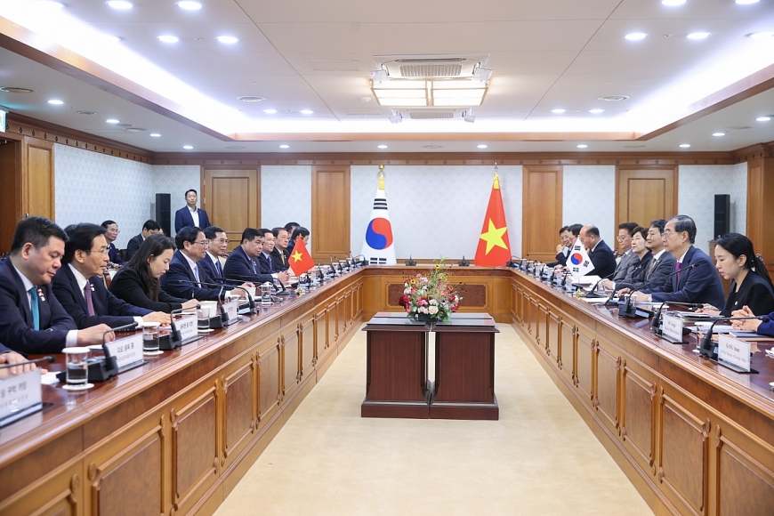 Thủ tướng Chính phủ Phạm Minh Chính và Thủ tướng Han Duck Soo đã có cuộc hội đàm trong bầu không khí hữu nghị và tin cậy lẫn nhau - Ảnh: VGP/Nhật Bắc