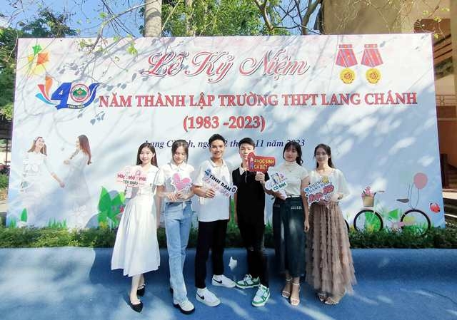 Trường THPT Lang Chánh luôn nỗ lực phấn đấu để đạt kết quả xuất sắc về nhiều mặt