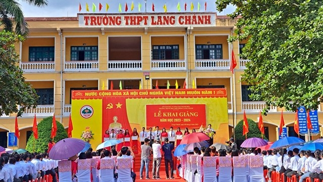 Trường THPT Lang Chánh luôn nỗ lực phấn đấu để đạt kết quả xuất sắc về nhiều mặt