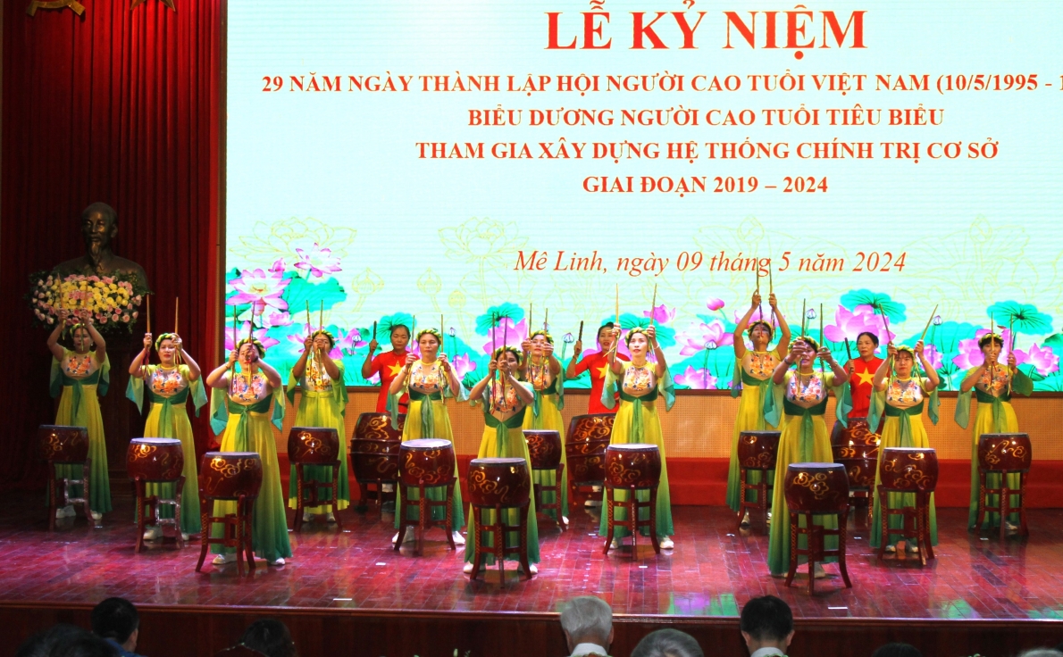 Màn trống hội của NCT huyện Mê Linh 