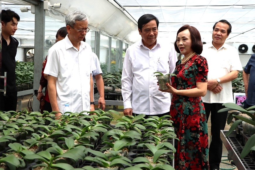 Chủ tịch Nguyễn Thanh Bình và Phó Chủ tịch Phan Văn Hùng  thăm mô hình NCT làm kinh tế giỏi tỉnh Hà Nam