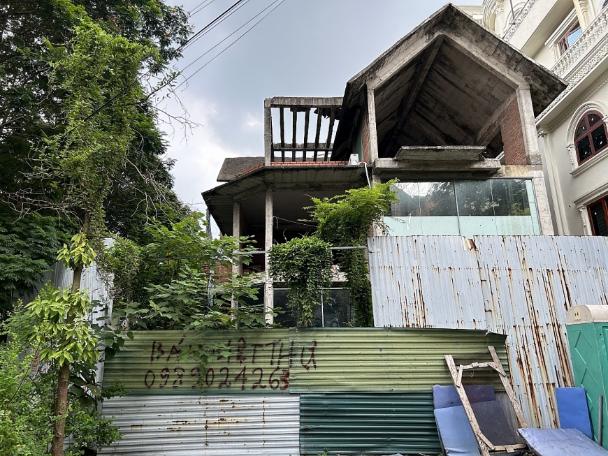 Hà Nội: Loạt biệt thự bỏ hoang ở Khu đô thị mới Cầu Bươu