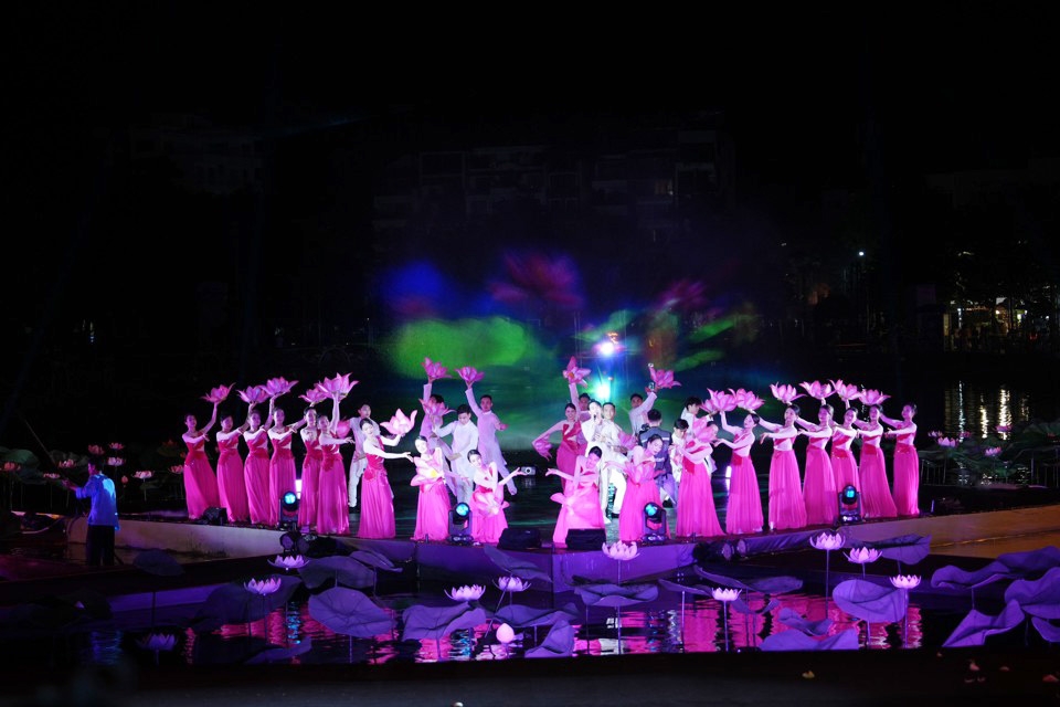 Hoành tráng, hấp dẫn và ấn tượng, phát huy giá trị của Sen