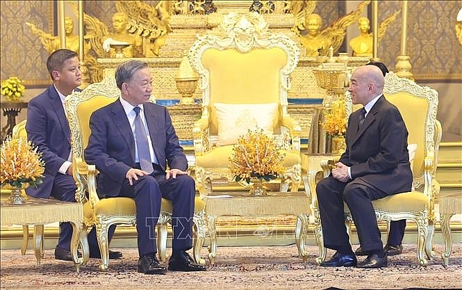 Chủ tịch nước Tô Lâm hội kiến Quốc vương Norodom Sihamoni tại Cung điện Hoàng gia Campuchia. Ảnh: Nhan Sáng/TTXVN