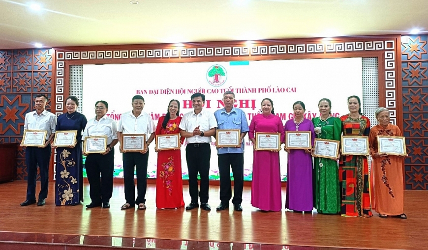 Vinh danh 56 người cao tuổi tiêu biểu tham gia xây dựng hệ thống chính trị ở cơ sở