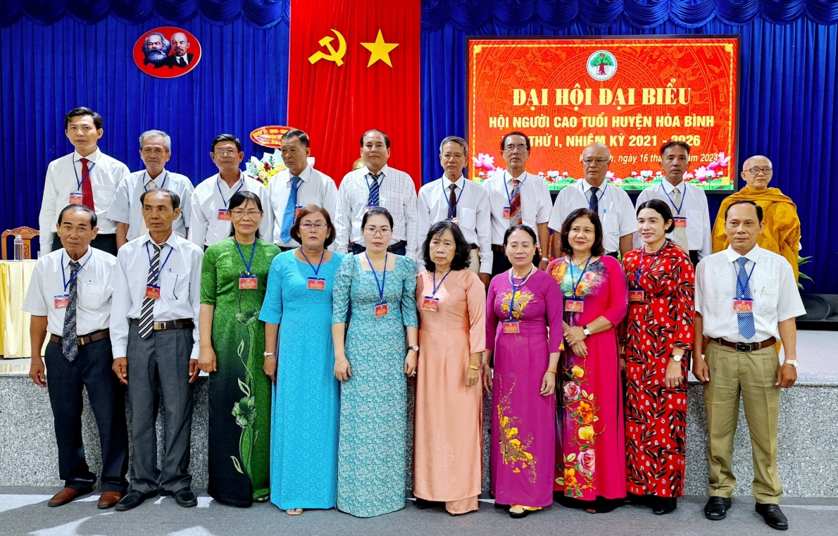 Ban Chấp hành Hội NCT huyện Hòa Bình khoá I, nhiệm kỳ 2021 – 2026 ra mắt Đại hội. 