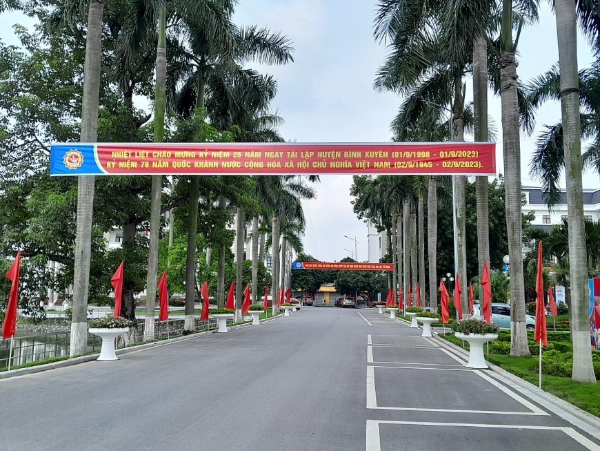 Đường vào trụ sở Huyện ủy và UBND huyện Bình Xuyên.