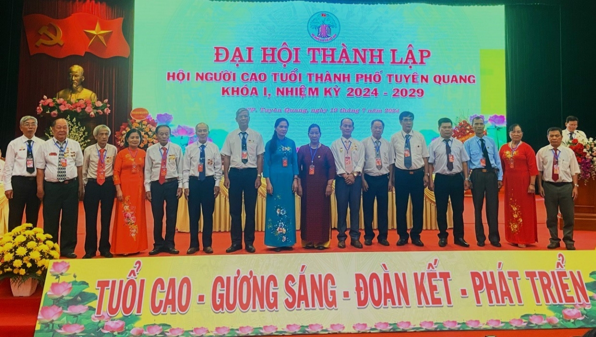 Ban Chấp hành Hội NCT TP Tuyên Quang ra mắt Đại hội