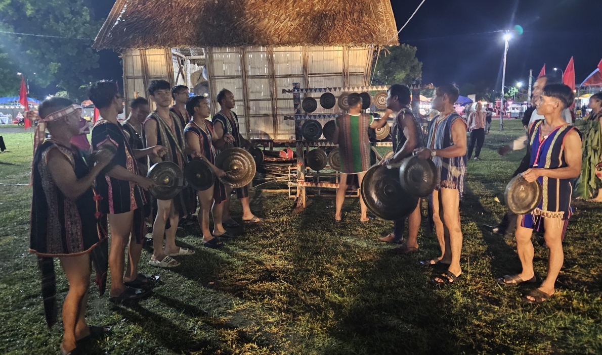 Tỉnh Bình Định: Bảo tồn để nhịp điệu cồng chiêng mãi ngân vang