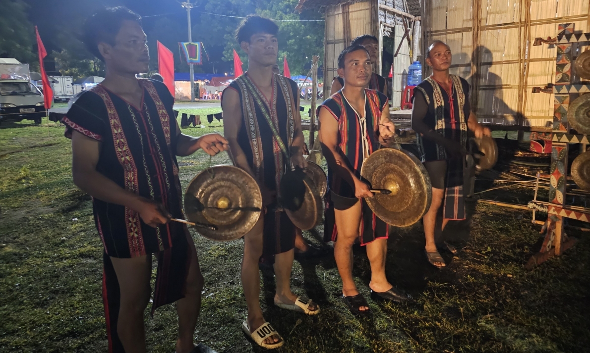 Tỉnh Bình Định: Bảo tồn để nhịp điệu cồng chiêng mãi ngân vang