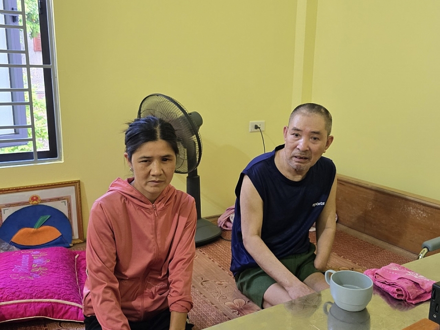                             Thương binh Phạm Văn Hẹn và con gái Phạm Thị Thúy.