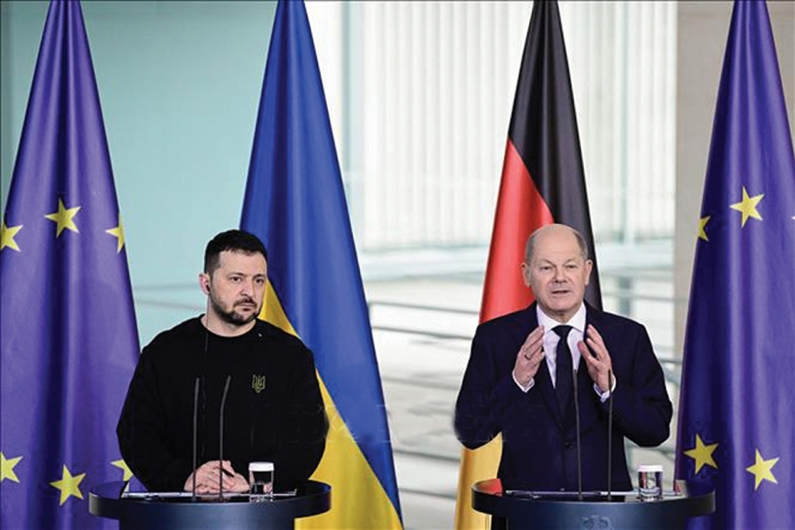 Thủ tướng Đức Olaf Scholz (phải) và Tổng thống Ukraine Volodymyr Zelensky trong cuộc họp báo ở Berlin ngày 16-2-2024.jpg
