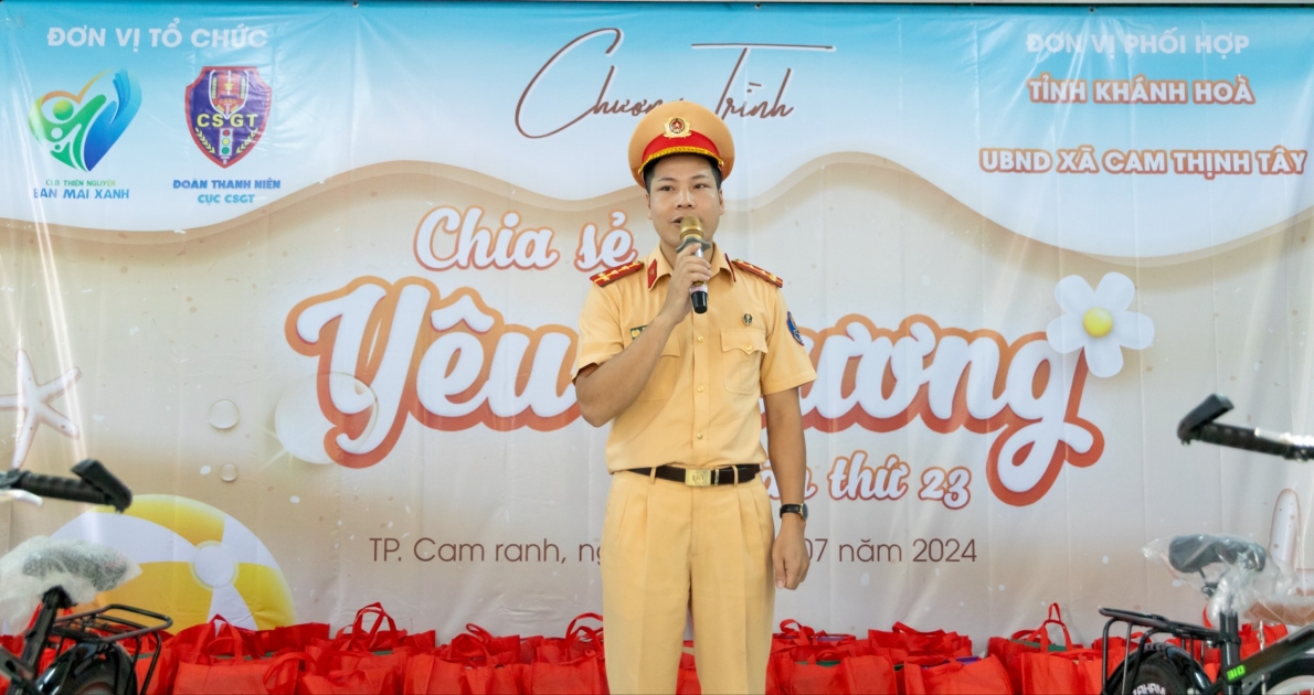 CLB Ban Mai Xanh chia sẻ yêu thương đến với bà con xã Cam Thịnh Tây