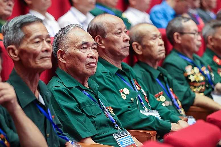 Thủ tướng: Đẩy mạnh công tác 'đền ơn đáp nghĩa' với trách nhiệm lớn lao và nghĩa tình sâu nặng