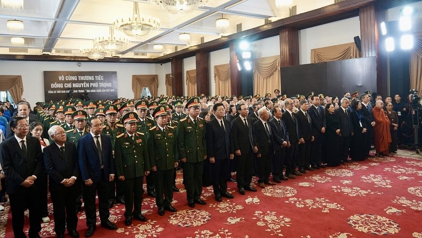 Người dân miền Nam viếng Tổng Bí thư Nguyễn Phú Trọng tại Hội trường Thống Nhất