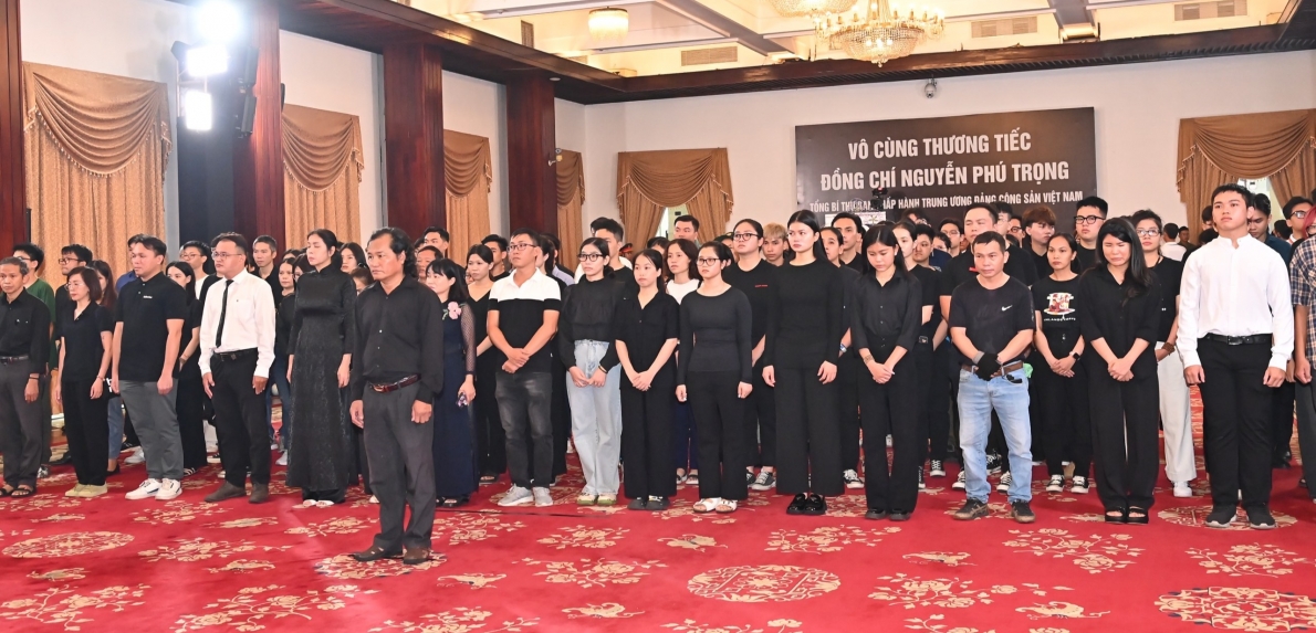 Hội NCT TP Hồ Chí Minh kính viếng Tổng Bí thư Nguyễn Phú Trọng