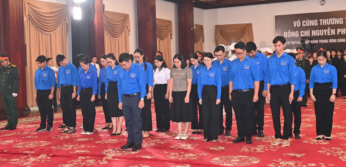 Hội NCT TP Hồ Chí Minh kính viếng Tổng Bí thư Nguyễn Phú Trọng