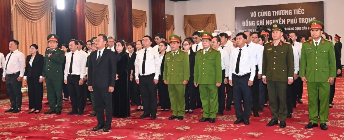 Hội NCT TP Hồ Chí Minh kính viếng Tổng Bí thư Nguyễn Phú Trọng