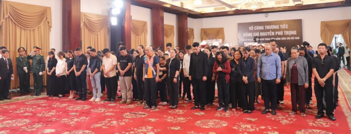 Hội NCT TP Hồ Chí Minh kính viếng Tổng Bí thư Nguyễn Phú Trọng