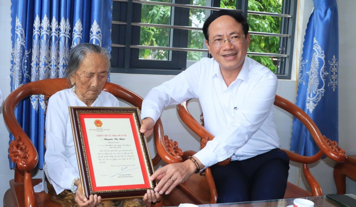 Tỉnh Bình Định: Chung tay bảo vệ, chăm sóc và phát huy vai trò NCT