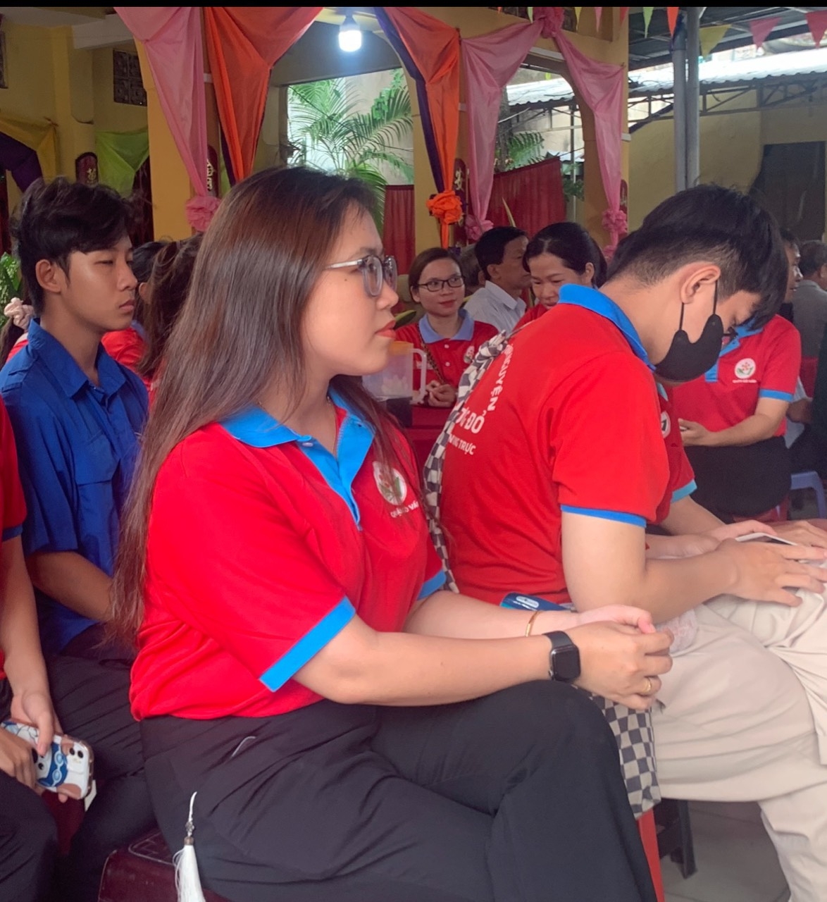 Nghiêng mình tỏ lòng thành kính với các anh hùng liệt sĩ