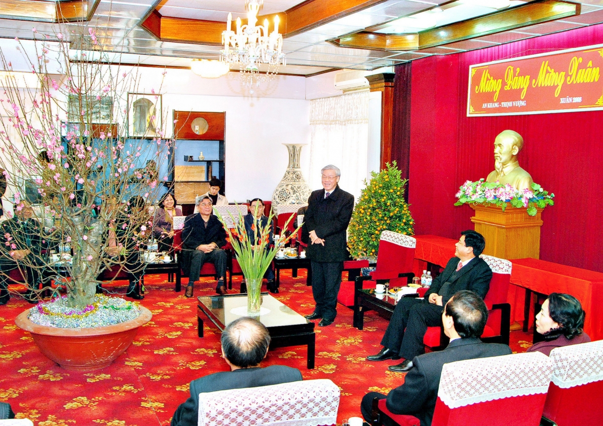 Chủ tịch Quốc hội Nguyễn Phú Trọng tại buồi về thăm, làm việc với tỉnh Hải Dương năm 2007