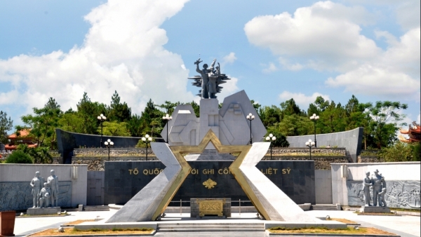 Tháng Bảy từ Trường Sơn ra Cồn Cỏ