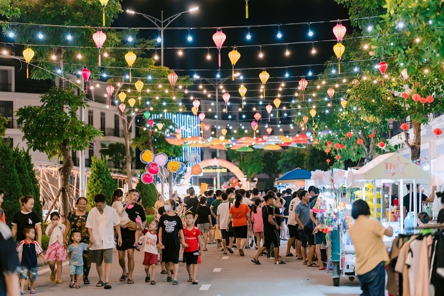 Chủ đầu tư Oleco - NQ và đơn vị quản lý phát triển ROX Living dành nhiều tâm huyết phát triển phố đi bộ và chợ đêm tại TNR Stars Diễn Châu