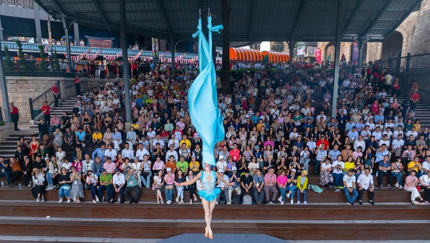 Show diễn luôn “kín chỗ” tại đỉnh Bà Nà hè này