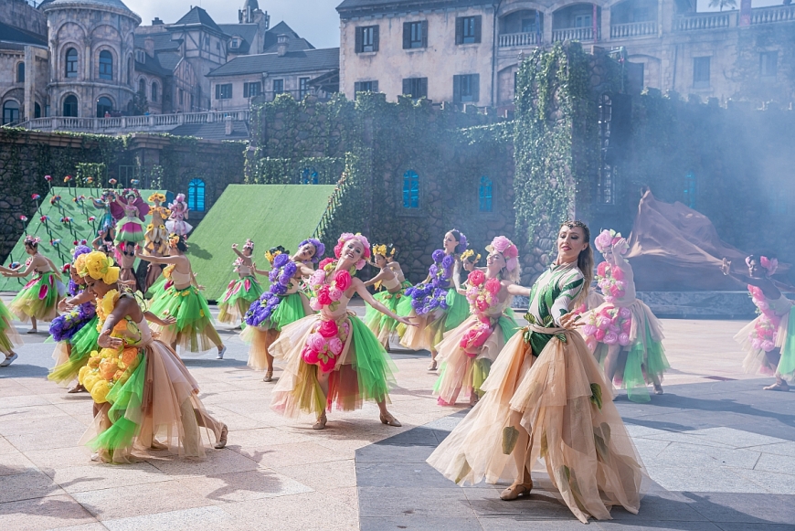 Show diễn luôn “kín chỗ” tại đỉnh Bà Nà hè này