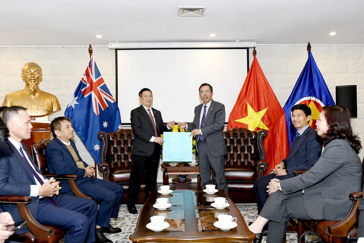 Bộ trưởng Hồ Đức Phớc thăm và làm việc với với Đại sứ quán Việt Nam tại Australia