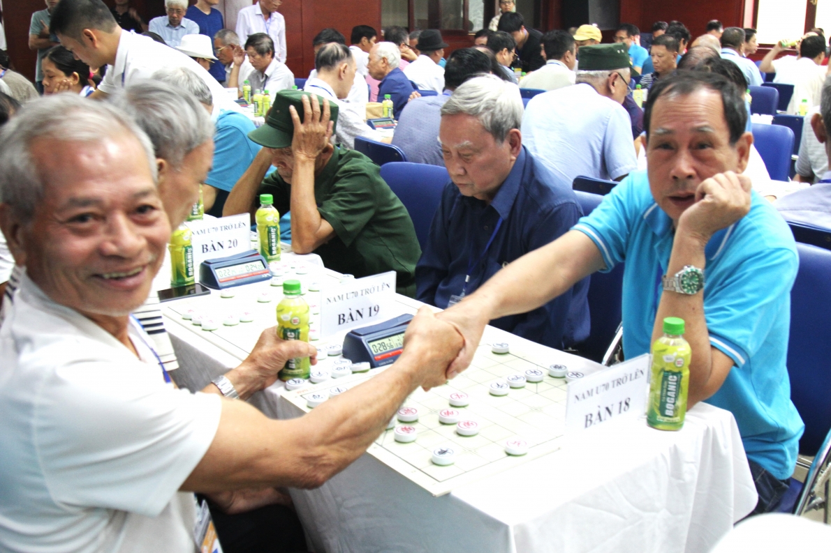 Hai kì thủ hoàn thành ván đấu với kết quả hòa