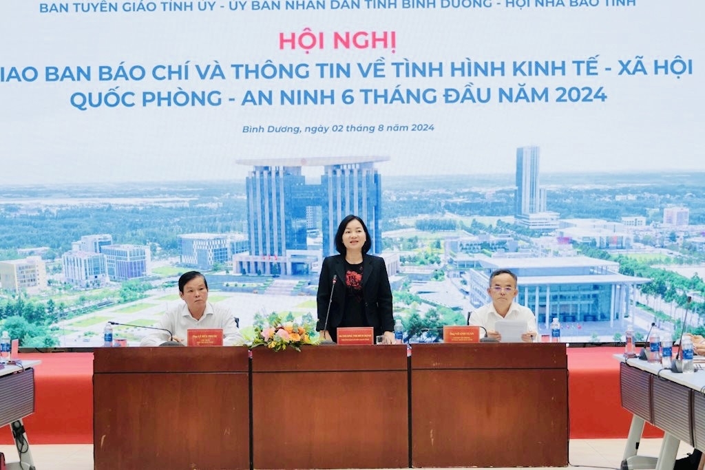 Bà Trương Thị Bích Hạnh, Trưởng ban Tuyên giáo Tỉnh ủy Bình Dương biểu dương các cơ quan báo chí trên địa bàn tỉnh thời gian qua đã có nhiều đóng góp vì sự phát triển chung của Bình Dương.