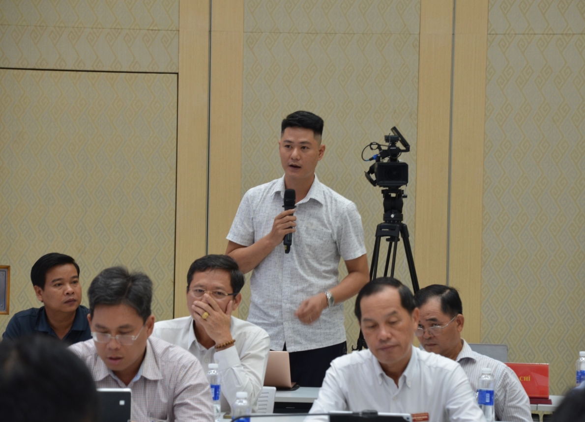 Nhà báo Đại Long, Phóng viên Tạp chí Người cao tuổi đề nghị cung cấp thông tin tại họp báo.