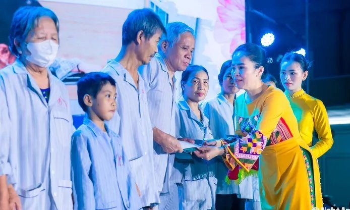 Tổ chức chương trình nghệ thuật 'Hòa nhịp yêu thương - Nụ cười nhân ái'