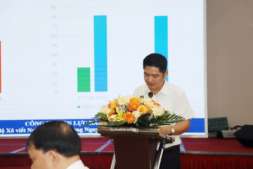 Các đại biểu tham luận tại Hội nghị.