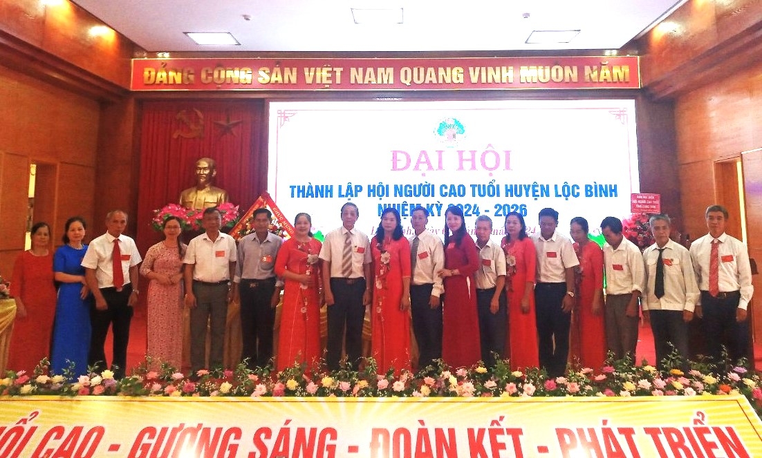 Ban Chấp hành Hội NCT huyện Lộc Bình, tỉnh Lạng Sơn ra mắt Đại hội
