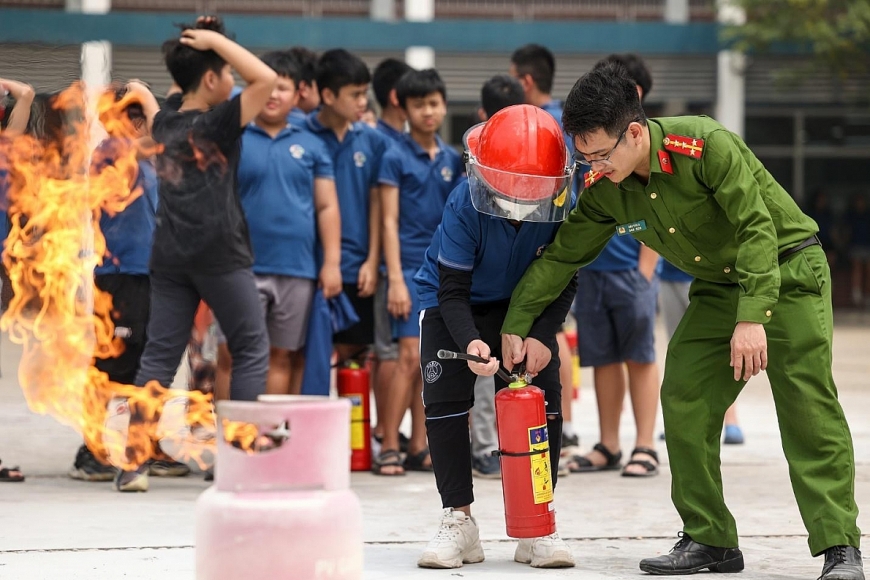 Cần quan tâm đến biện pháp và kĩ năng phòng cháy chữa cháy