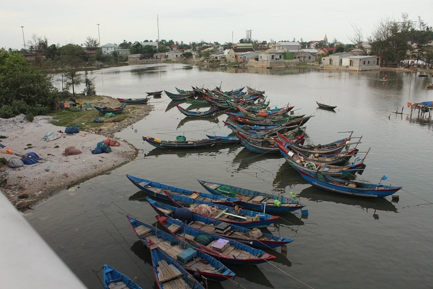 : Làng chài Lăng Cô có tuổi đời hơn 250 năm. 