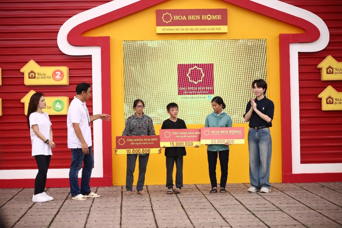 Nhiều nghệ sĩ tham gia mái ấm gia đình Việt tại Hậu Giang