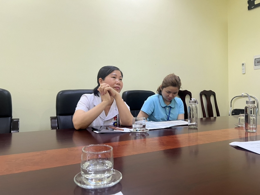 Bác sĩ Vũ Thị Len, Phó Giám đốc Bệnh viện thông tin vụ việc với phóng viên.