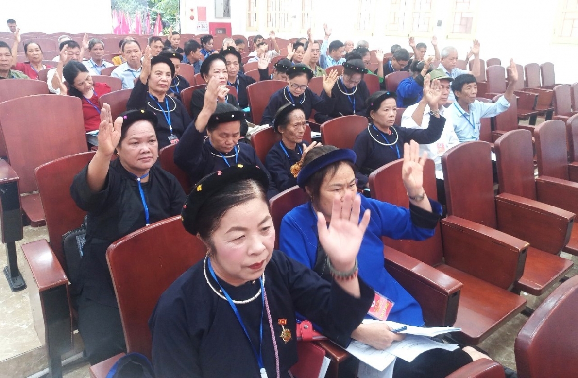 Các đại biểu thực hiện quyền bầu cử