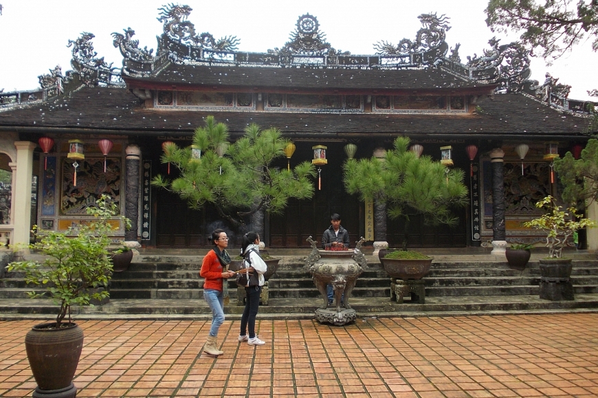 Chùa Từ Hiếu, nơi nhiều người đến cầu sức khỏe cho ông bà, cha mẹ.