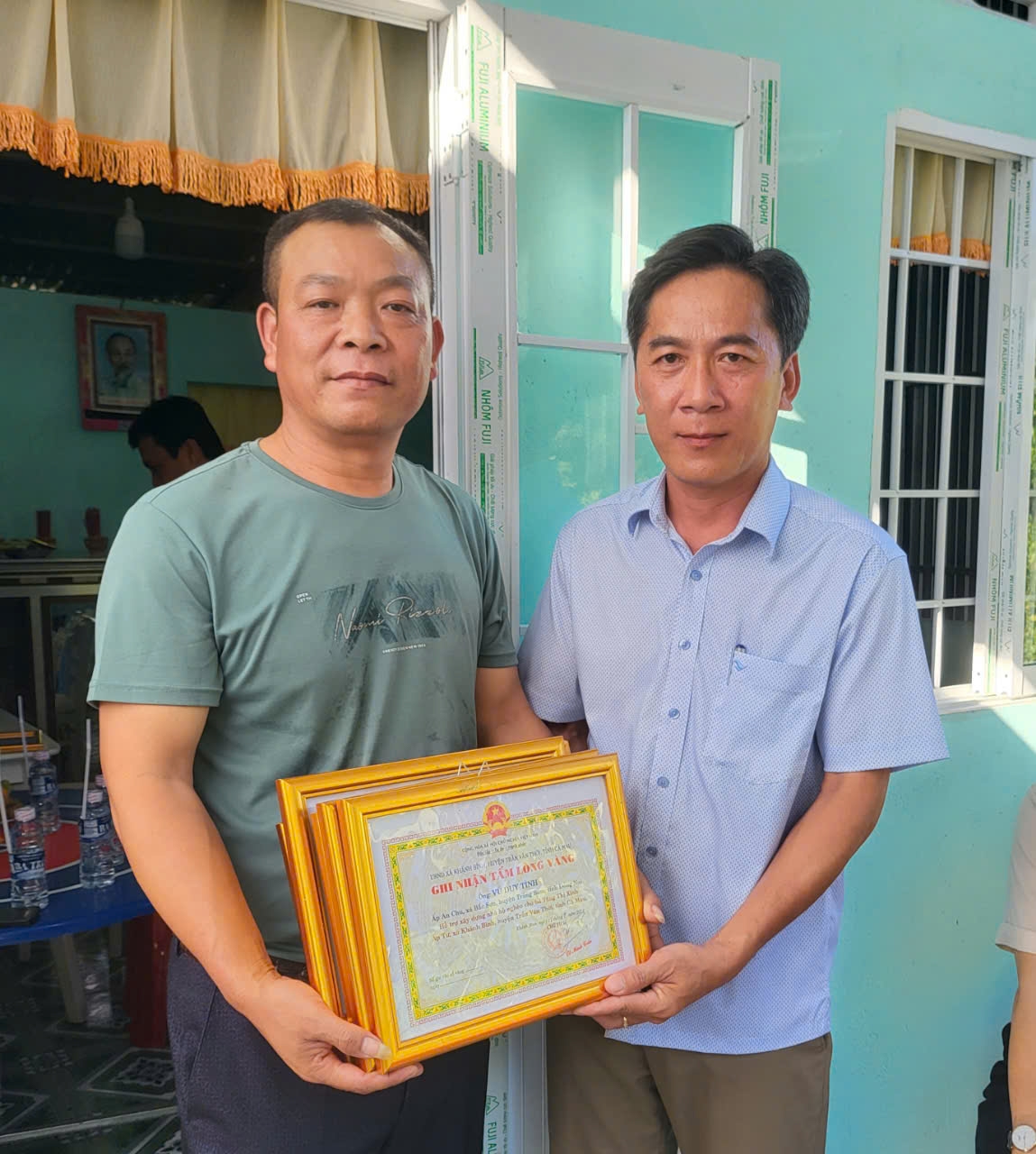 Trao tặng nhà ở cho gia đình NCT nghèo ở ấp Tư, xã Khánh Bình