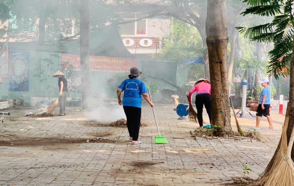 Người cao tuổi tích cực tham gia công tác bảo vệ môi trường
